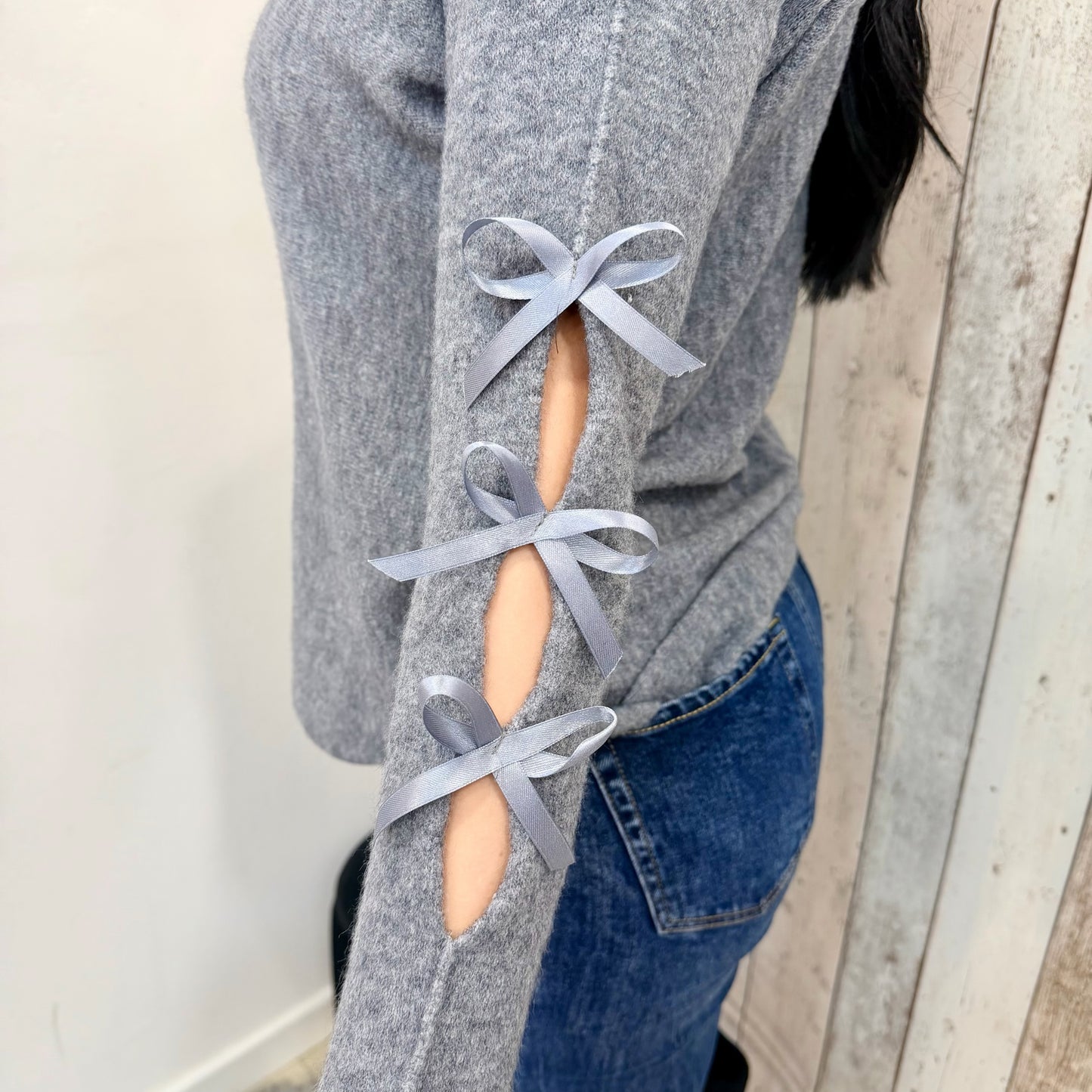 MAGLIONCINO FIOCCHETTO GRIGIO